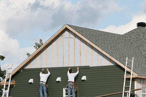 Professional Siding Contractor technician working in Bridgewater, VA